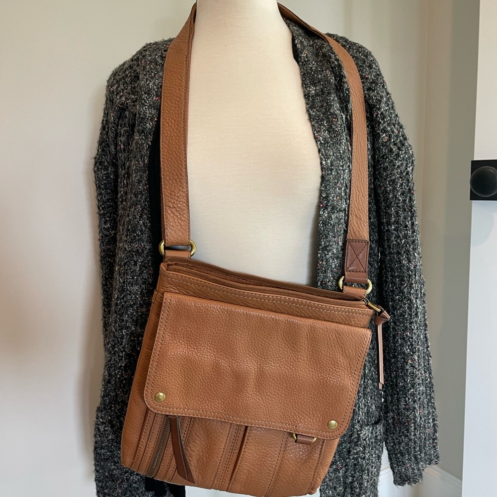 Fossil Brand Leather Crossbody/Shoulder Bag in Great Condition & Super Clean